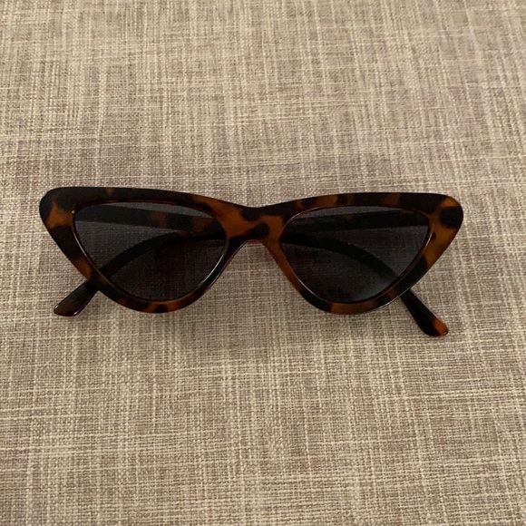 Urban Outfitters Accessories - Urban Outfitters Sunglasses